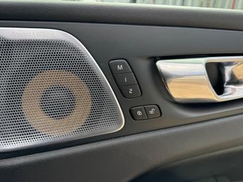 Volvo XC60 2.0h T8 Twin Engine 10.4kWh R-Design Pro Auto AWD Euro 6 (s/s) 5