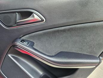 Mercedes-Benz GLA 2.1 GLA200d AMG Line 7G-DCT Euro 6 (s/s) 5dr