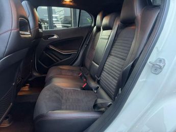 MERCEDES-BENZ GLA 2.1 GLA220d AMG Line (Premium Plus) SUV 5dr Diesel 7G-DCT 4MATIC