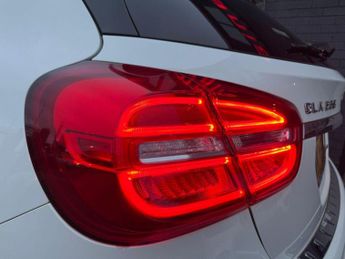 MERCEDES-BENZ GLA 2.1 GLA220d AMG Line (Premium Plus) SUV 5dr Diesel 7G-DCT 4MATIC