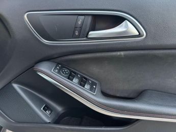 MERCEDES-BENZ GLA 2.1 GLA220d AMG Line (Premium Plus) SUV 5dr Diesel 7G-DCT 4MATIC