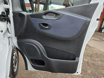 Vauxhall Vivaro 1.6 CDTi 2900 BiTurbo ecoFLEX L2 H2 Euro 5 (s/s) 5dr