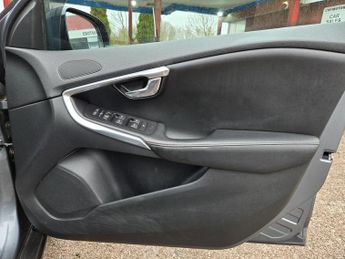 Volvo V40 Cross Country 1.6 D2 Lux Powershift Euro 5 (s/s) 5dr