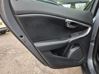 Volvo V40 Cross Country 1.6 D2 Lux Powershift Euro 5 (s/s) 5dr