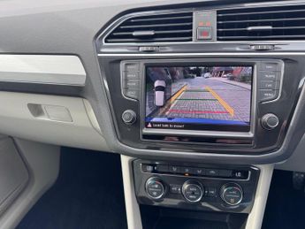 Volkswagen Tiguan 2.0 TDI BlueMotion Tech SE Navigation DSG Euro 6 (s/s) 5dr