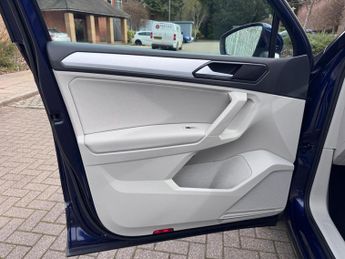 Volkswagen Tiguan 2.0 TDI BlueMotion Tech SE Navigation DSG Euro 6 (s/s) 5dr