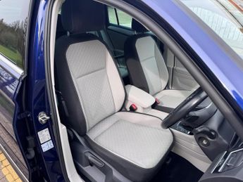 Volkswagen Tiguan 2.0 TDI BlueMotion Tech SE Navigation DSG Euro 6 (s/s) 5dr