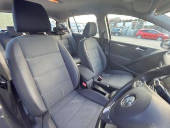 Volkswagen Golf 2.0 TDI SE DSG Euro 5 5dr