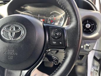 Toyota Yaris 1.5 VVT-h Icon Tech E-CVT Euro 6 (s/s) 5dr