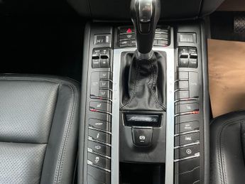Porsche Macan 2.0T PDK 4WD Euro 6 (s/s) 5dr