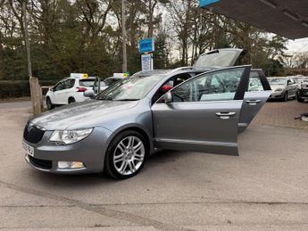 Skoda Superb 2.0 TDI Elegance DSG Euro 5 5dr