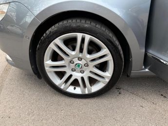 Skoda Superb 2.0 TDI Elegance DSG Euro 5 5dr