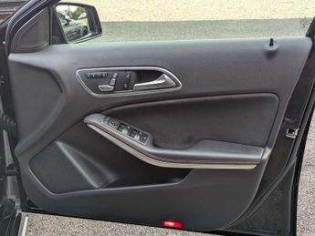 MERCEDES-BENZ A-CLASS 1.6 A 200 AMG Line Premium+ Auto 5dr