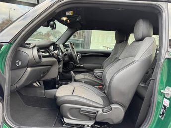 MINI Electric Hatch Cooper SE 32.6kWh Level 2 Hatchback 3dr Electric Auto (184 ps)