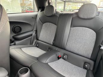 MINI Electric Hatch Cooper SE 32.6kWh Level 2 Hatchback 3dr Electric Auto (184 ps)