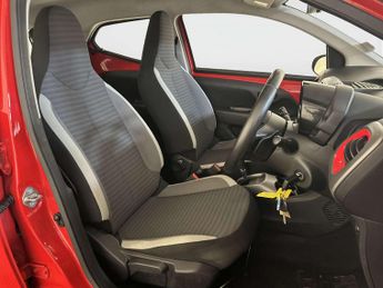 Toyota AYGO 1.0 VVT-i x-play Hatchback 5dr Petrol x-shift Euro 6 (71 ps)