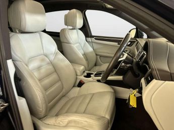 Porsche Macan 2.0T SUV 5dr Petrol PDK 4WD Euro 6 (s/s) (252 ps)