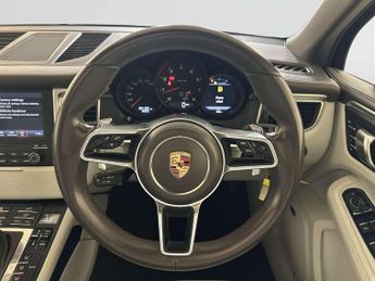 Porsche Macan 2.0T SUV 5dr Petrol PDK 4WD Euro 6 (s/s) (252 ps)