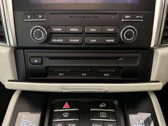 Porsche Macan 2.0T SUV 5dr Petrol PDK 4WD Euro 6 (s/s) (252 ps)