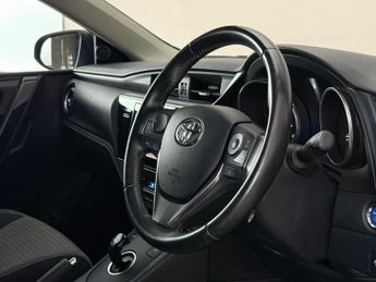 Toyota Auris 1.8 VVT-h Design CVT Euro 6 (s/s) 5dr (Safety Sense)