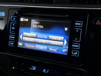 Toyota Auris 1.8 VVT-h Design CVT Euro 6 (s/s) 5dr (Safety Sense)