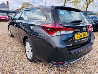 Toyota Auris 1.8 VVT-h Icon Tech Touring Sports CVT Euro 6 (s/s) 5dr