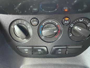Ford Transit Connect 1.5 TDCi 240 Limited L2 H1 5dr