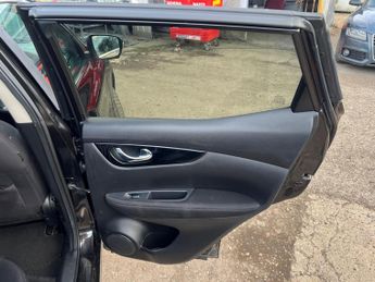 Nissan Qashqai 1.2 DIG-T N-Connecta 2WD Euro 6 (s/s) 5dr