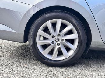 Skoda Superb 1.6 TDI SE Technology Hatchback 5dr Diesel DSG Euro 6 (s/s) (120