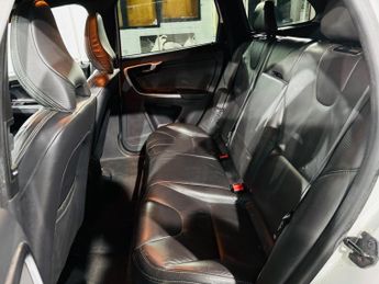 Volvo XC60 2.4 D5 R-Design Nav Geartronic AWD Euro 5 5dr