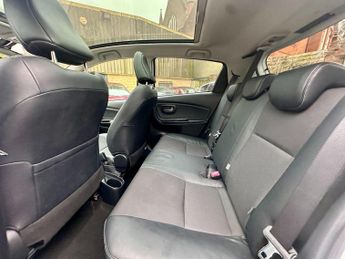 Toyota Yaris 1.5 VVT-h Excel E-CVT Euro 6 5dr (15in Alloy)