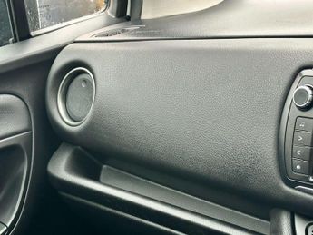 Toyota Yaris 1.5 VVT-h Excel E-CVT Euro 6 5dr (15in Alloy)