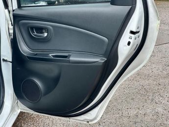Toyota Yaris 1.5 VVT-h Excel E-CVT Euro 6 5dr (15in Alloy)