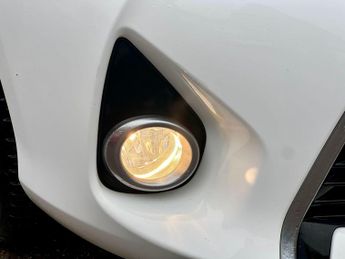 Toyota Yaris 1.5 VVT-h Excel E-CVT Euro 6 5dr (15in Alloy)