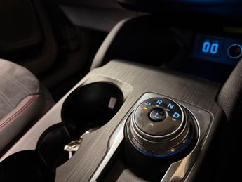 Ford Kuga 2.5 EcoBoost Duratec 14.4kWh ST-Line CVT Euro 6 (s/s) 5dr