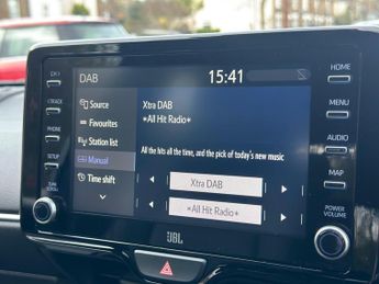 Toyota Yaris 1.5 VVT-h Dynamic E-CVT Euro 6 (s/s) 5dr