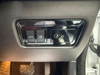 Jaguar XE 2.0d R-Sport Auto Euro 6 (s/s) 4dr