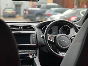 Jaguar F-PACE 2.0 D180 R-Sport Auto AWD Euro 6 (s/s) 5dr