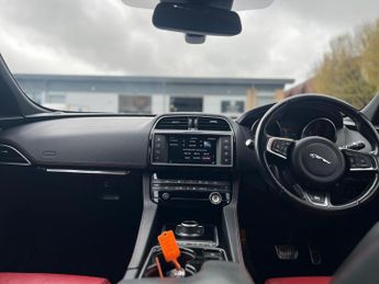 Jaguar F-PACE 2.0 D180 R-Sport Auto AWD Euro 6 (s/s) 5dr