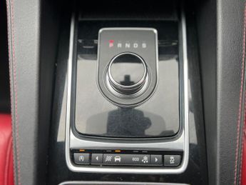 Jaguar F-PACE 2.0 D180 R-Sport Auto AWD Euro 6 (s/s) 5dr