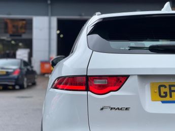 Jaguar F-PACE 2.0 D180 R-Sport Auto AWD Euro 6 (s/s) 5dr