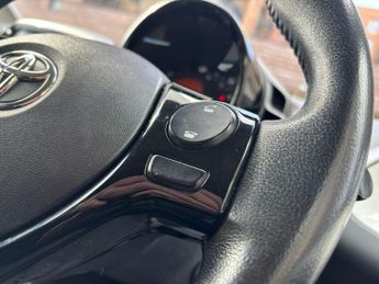 Toyota AYGO 1.0 VVT-i x-trend Funroof x-shift Euro 6 5dr