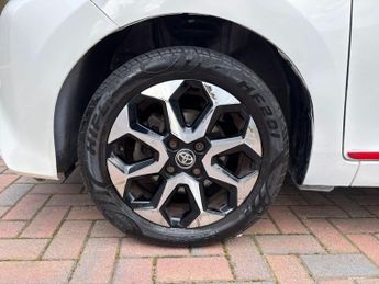 Toyota AYGO 1.0 VVT-i x-trend Funroof x-shift Euro 6 5dr