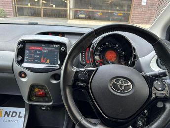 Toyota AYGO 1.0 VVT-i x-trend Funroof x-shift Euro 6 5dr