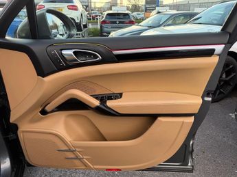 Porsche Cayenne 3.0 TD V6 TiptronicS 4WD Euro 6 (s/s) 5dr
