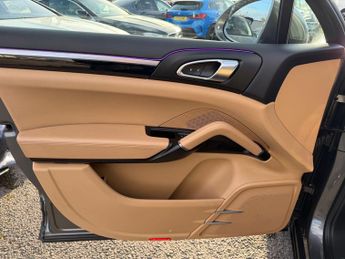 Porsche Cayenne 3.0 TD V6 TiptronicS 4WD Euro 6 (s/s) 5dr
