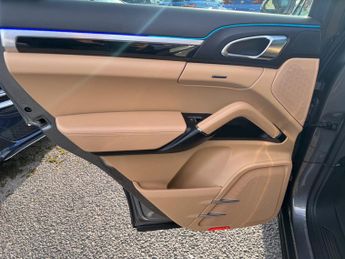 Porsche Cayenne 3.0 TD V6 TiptronicS 4WD Euro 6 (s/s) 5dr