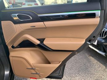 Porsche Cayenne 3.0 TD V6 TiptronicS 4WD Euro 6 (s/s) 5dr