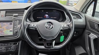 Volkswagen Tiguan 2.0 TDI BlueMotion Tech SEL DSG 4Motion Euro 6 (s/s) 5dr