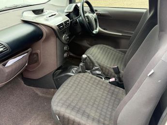 Toyota iQ 1.0 VVT-i Euro 4 3dr